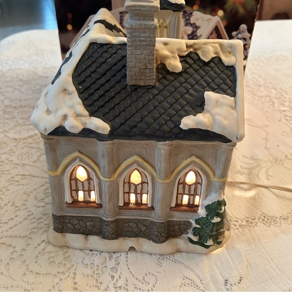 Village Square Lighted Church - Picture 4 of 13